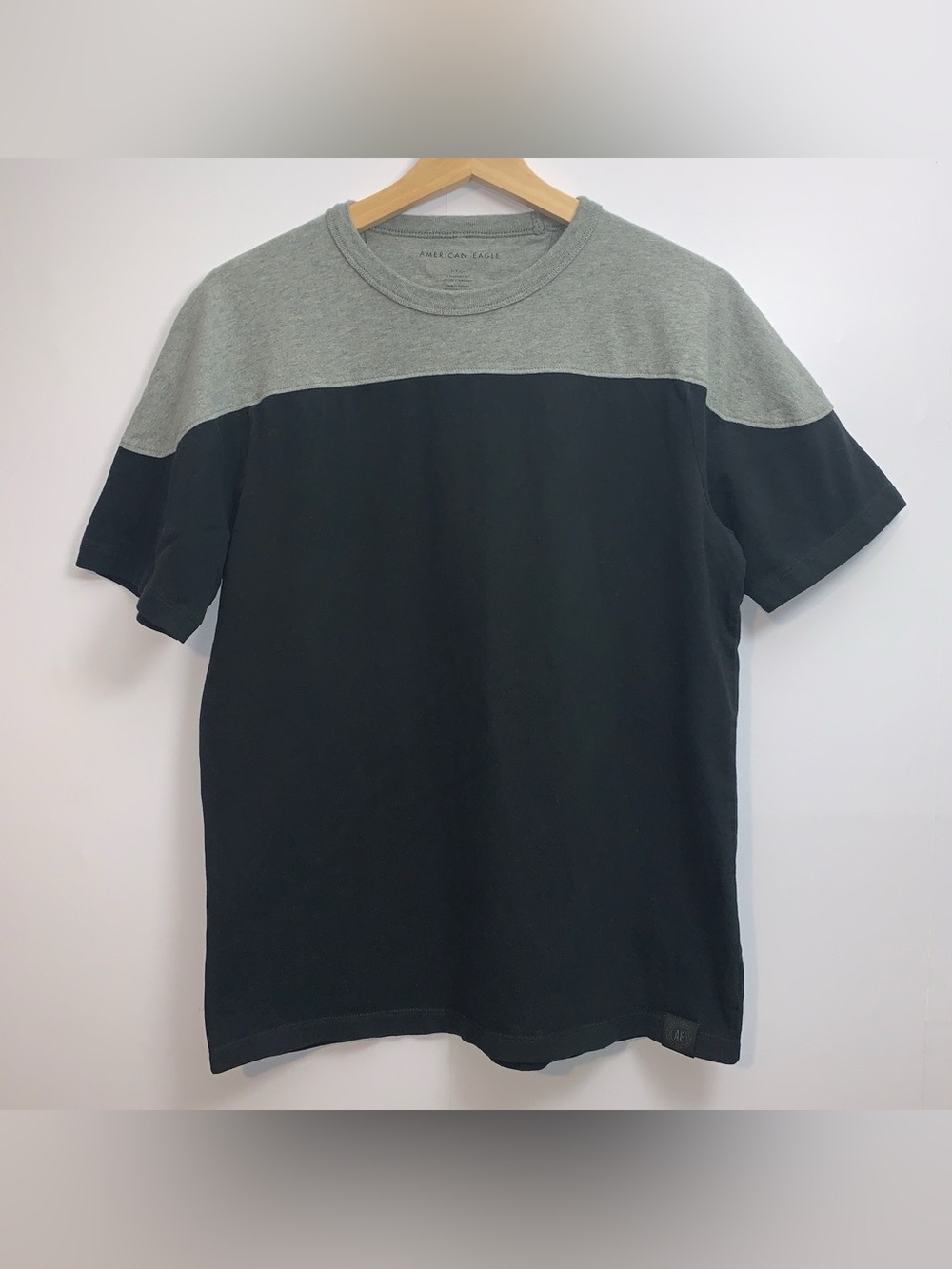American Eagle Outfitters Men’s Black and Gray Colorblock Crew Tee